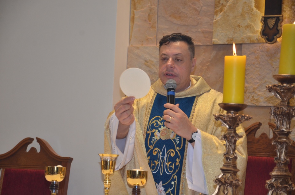 Festa e missa em honra a Nossa Senhora da Santíssima Trindade em Dourados