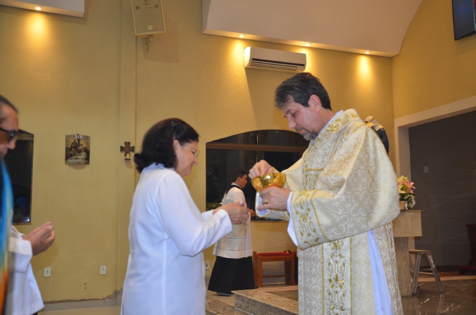 Festa e missa em honra a Nossa Senhora da Santíssima Trindade em Dourados