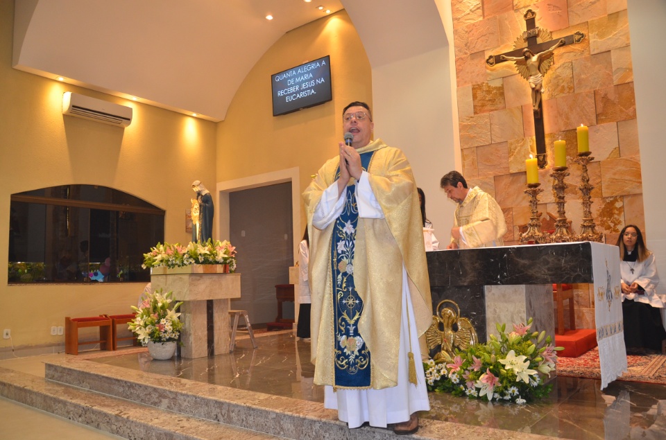 Festa e missa em honra a Nossa Senhora da Santíssima Trindade em Dourados