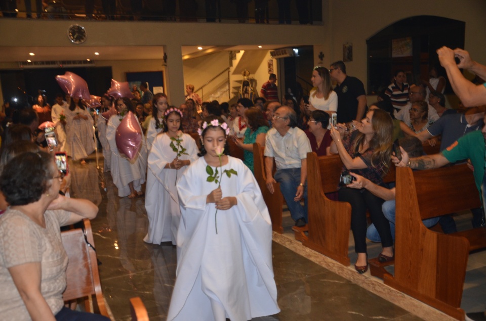 Festa e missa em honra a Nossa Senhora da Santíssima Trindade em Dourados