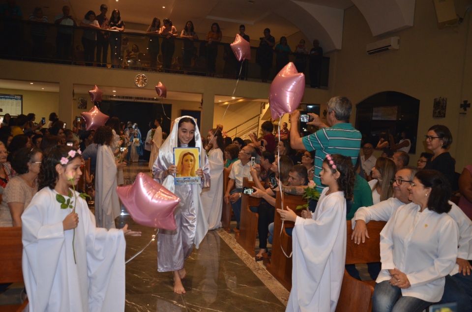 Festa e missa em honra a Nossa Senhora da Santíssima Trindade em Dourados