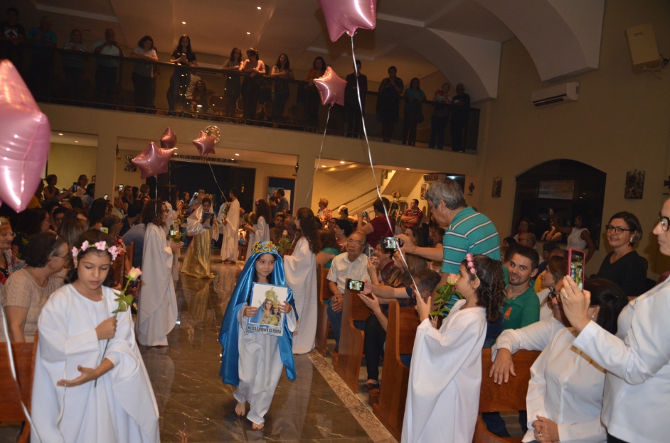 Festa e missa em honra a Nossa Senhora da Santíssima Trindade em Dourados