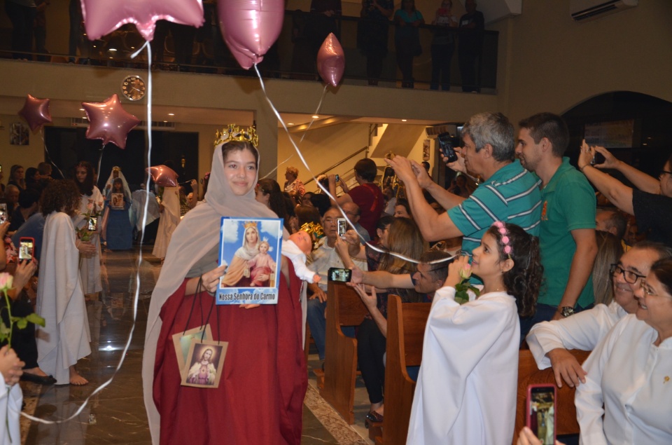 Festa e missa em honra a Nossa Senhora da Santíssima Trindade em Dourados