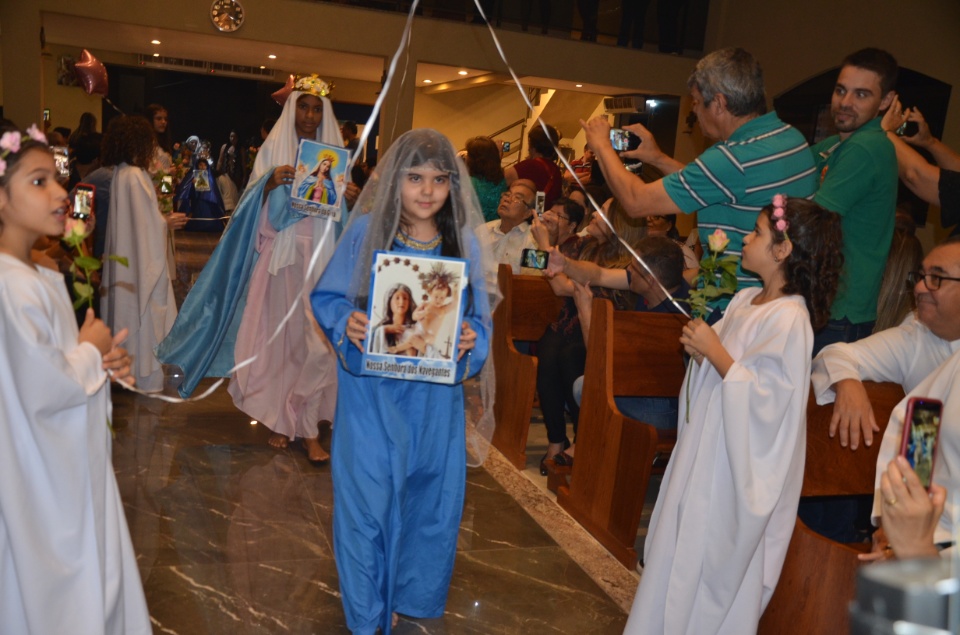 Festa e missa em honra a Nossa Senhora da Santíssima Trindade em Dourados