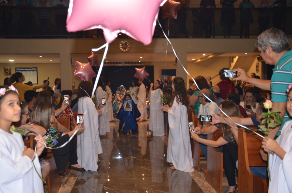 Festa e missa em honra a Nossa Senhora da Santíssima Trindade em Dourados