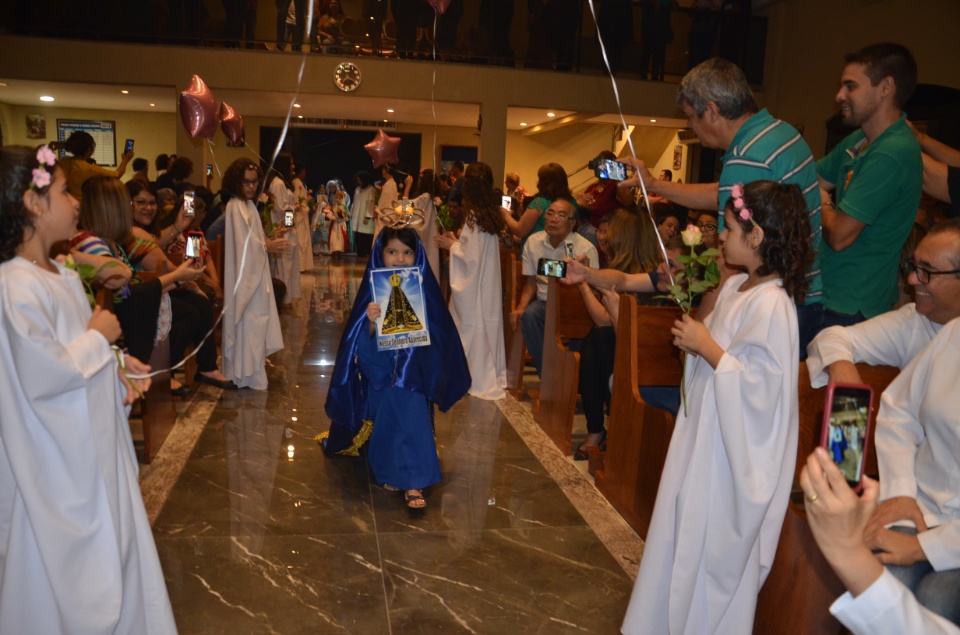 Festa e missa em honra a Nossa Senhora da Santíssima Trindade em Dourados