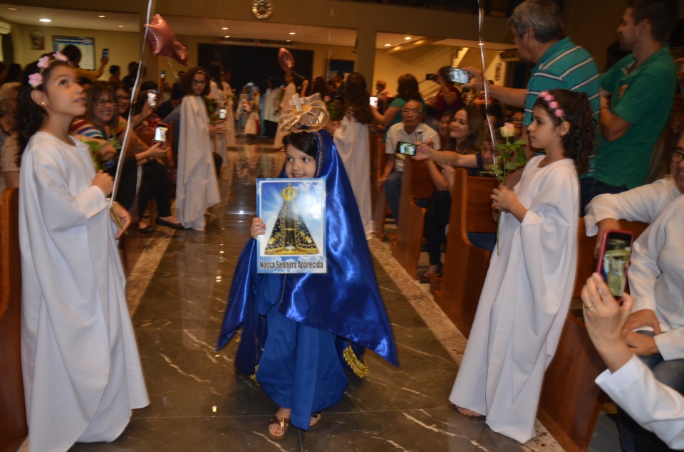 Festa e missa em honra a Nossa Senhora da Santíssima Trindade em Dourados