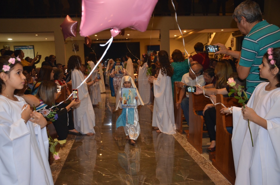 Festa e missa em honra a Nossa Senhora da Santíssima Trindade em Dourados