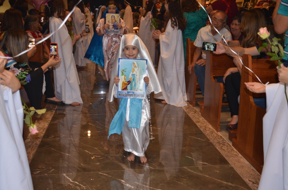 Festa e missa em honra a Nossa Senhora da Santíssima Trindade em Dourados