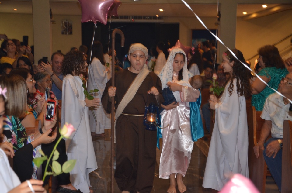 Festa e missa em honra a Nossa Senhora da Santíssima Trindade em Dourados