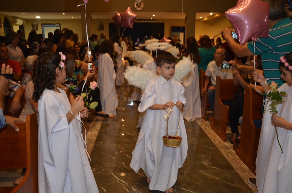 Festa e missa em honra a Nossa Senhora da Santíssima Trindade em Dourados