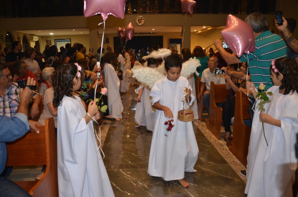 Festa e missa em honra a Nossa Senhora da Santíssima Trindade em Dourados