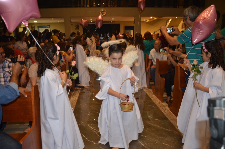 Festa e missa em honra a Nossa Senhora da Santíssima Trindade em Dourados