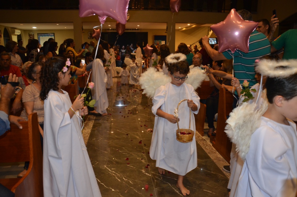 Festa e missa em honra a Nossa Senhora da Santíssima Trindade em Dourados