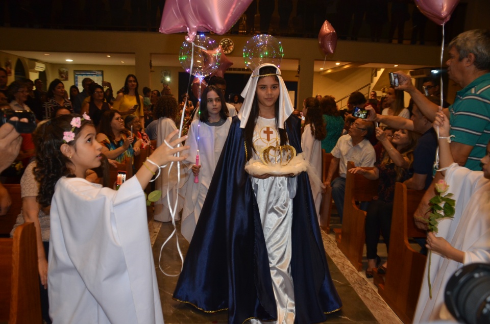 Festa e missa em honra a Nossa Senhora da Santíssima Trindade em Dourados