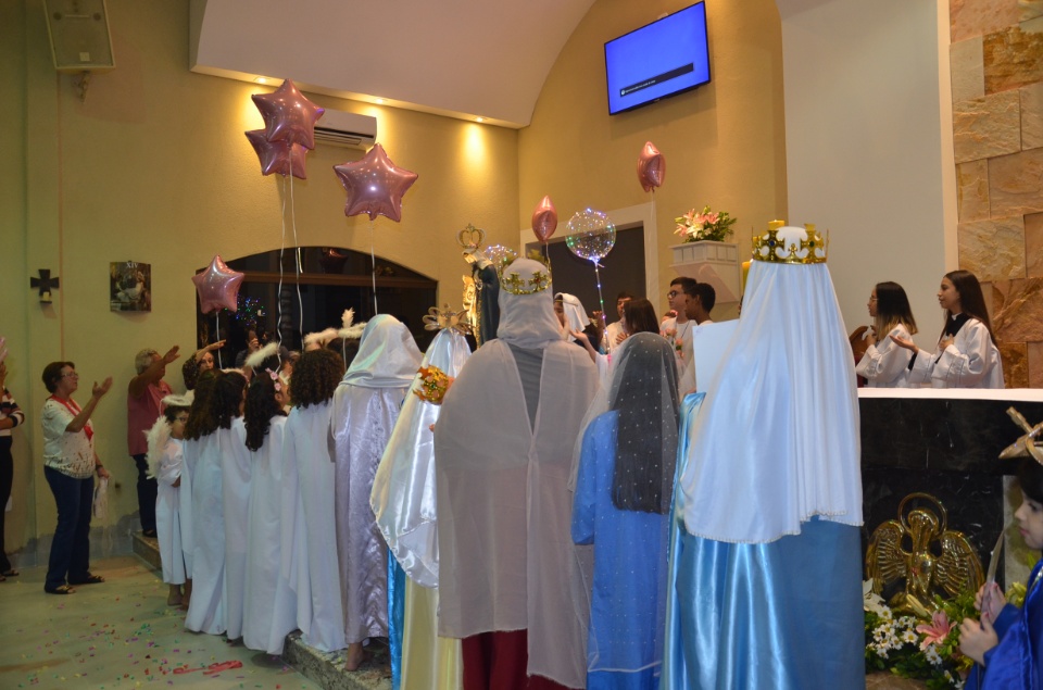 Festa e missa em honra a Nossa Senhora da Santíssima Trindade em Dourados