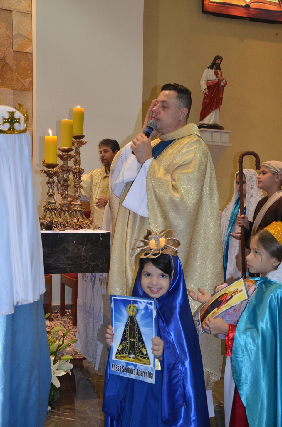 Festa e missa em honra a Nossa Senhora da Santíssima Trindade em Dourados