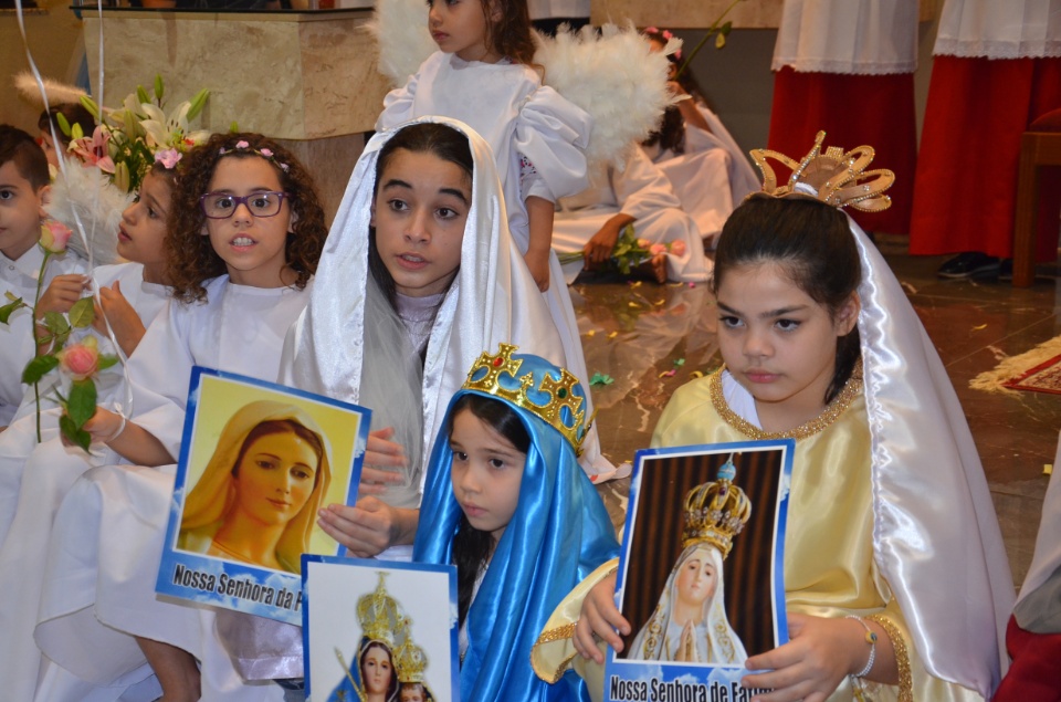 Festa e missa em honra a Nossa Senhora da Santíssima Trindade em Dourados