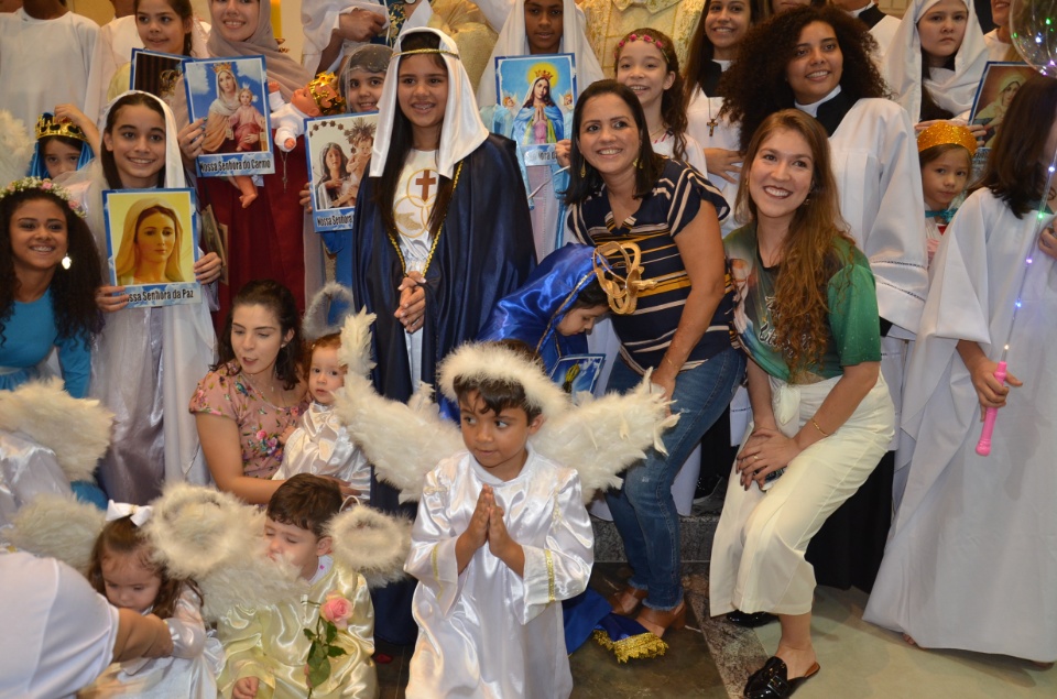 Festa e missa em honra a Nossa Senhora da Santíssima Trindade em Dourados