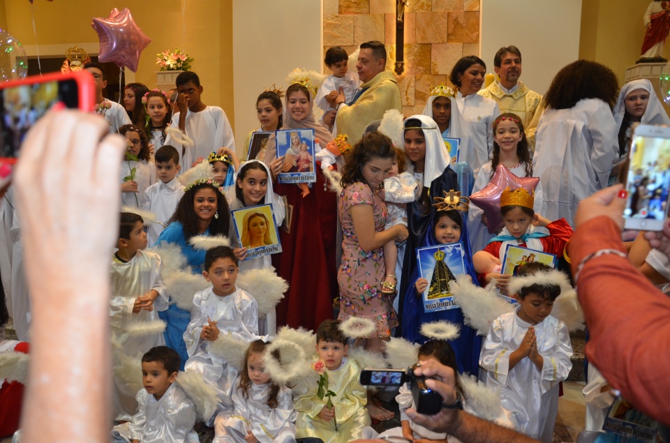 Festa e missa em honra a Nossa Senhora da Santíssima Trindade em Dourados