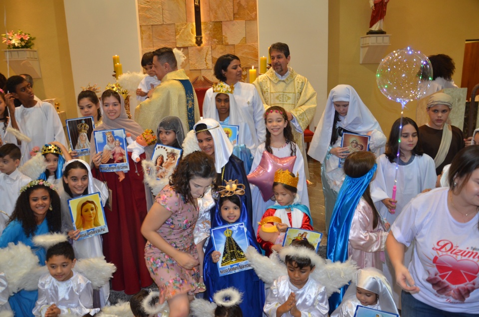 Festa e missa em honra a Nossa Senhora da Santíssima Trindade em Dourados