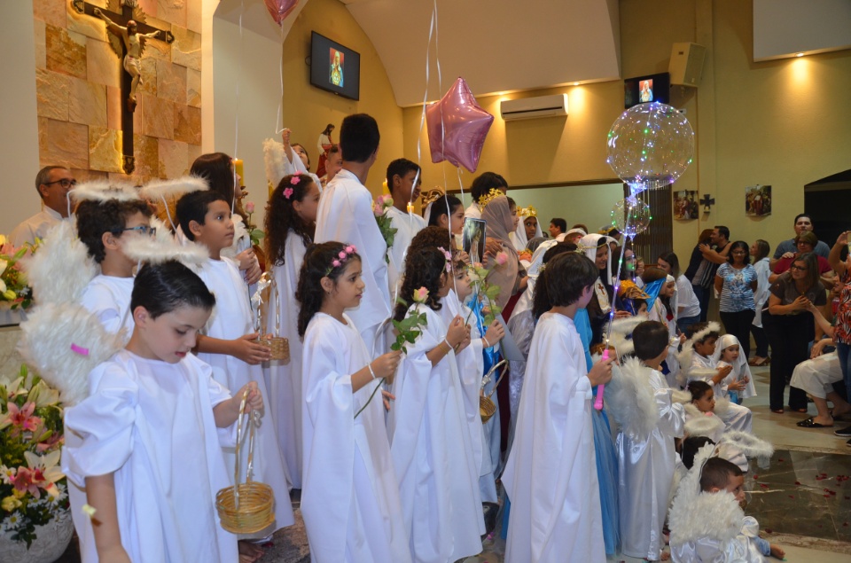 Festa e missa em honra a Nossa Senhora da Santíssima Trindade em Dourados