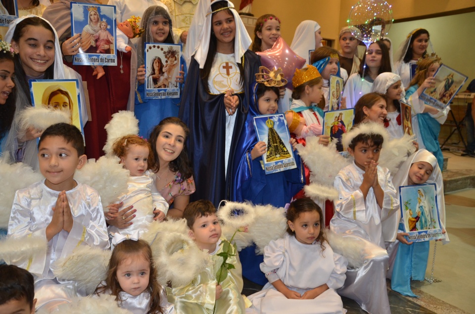 Festa e missa em honra a Nossa Senhora da Santíssima Trindade em Dourados