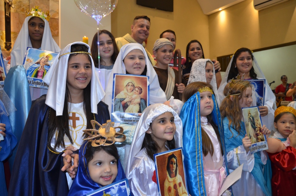 Festa e missa em honra a Nossa Senhora da Santíssima Trindade em Dourados