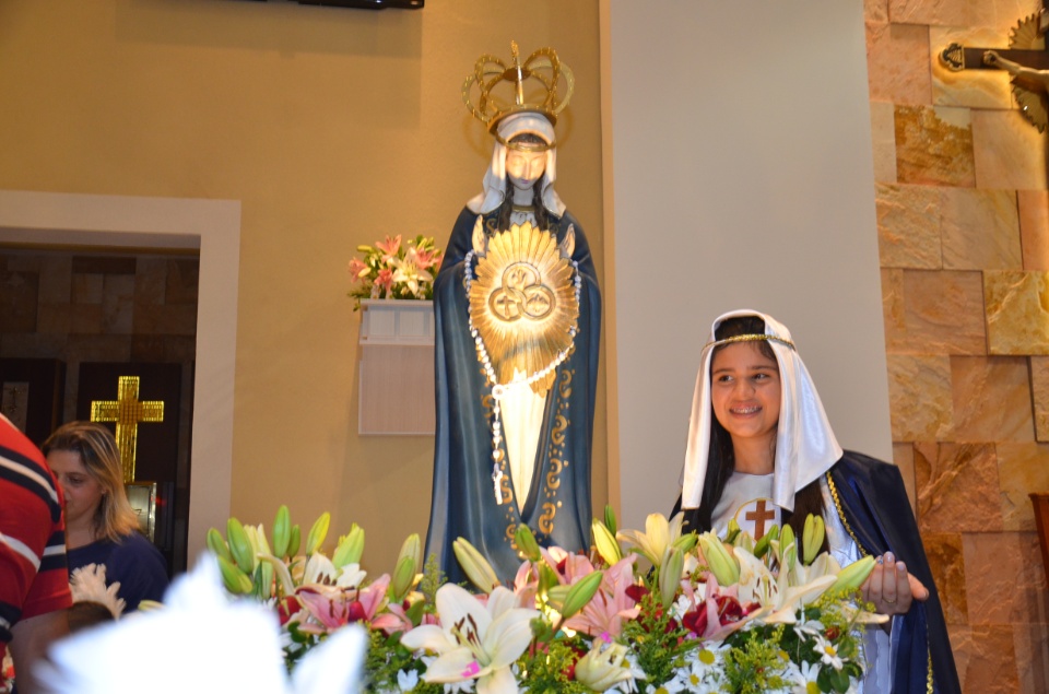 Festa e missa em honra a Nossa Senhora da Santíssima Trindade em Dourados