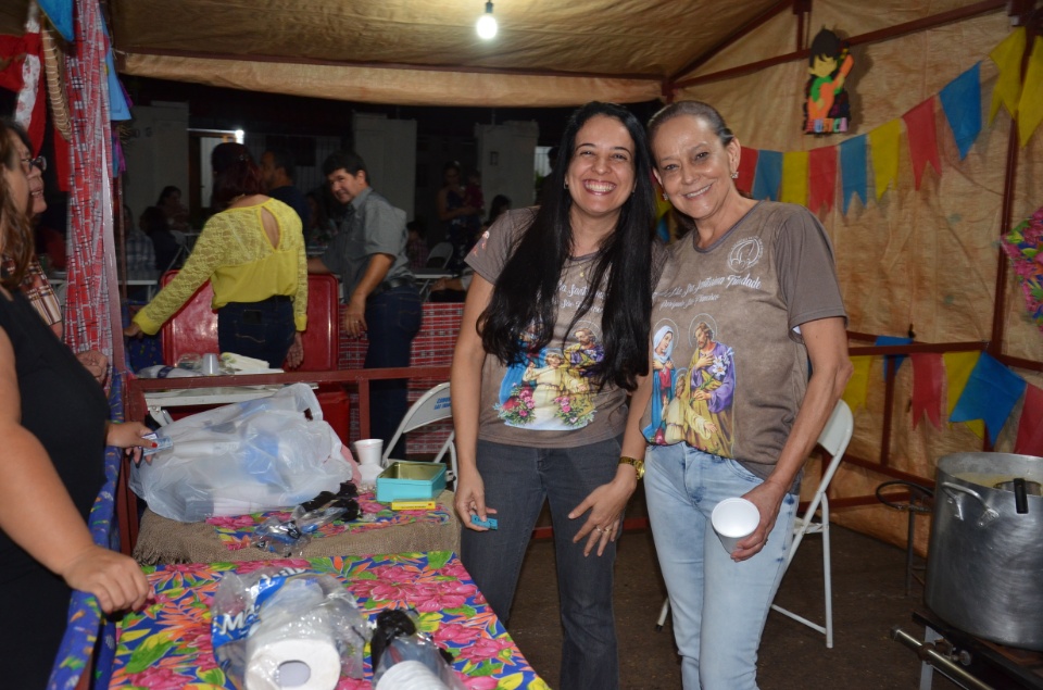 Festa e missa em honra a Nossa Senhora da Santíssima Trindade em Dourados