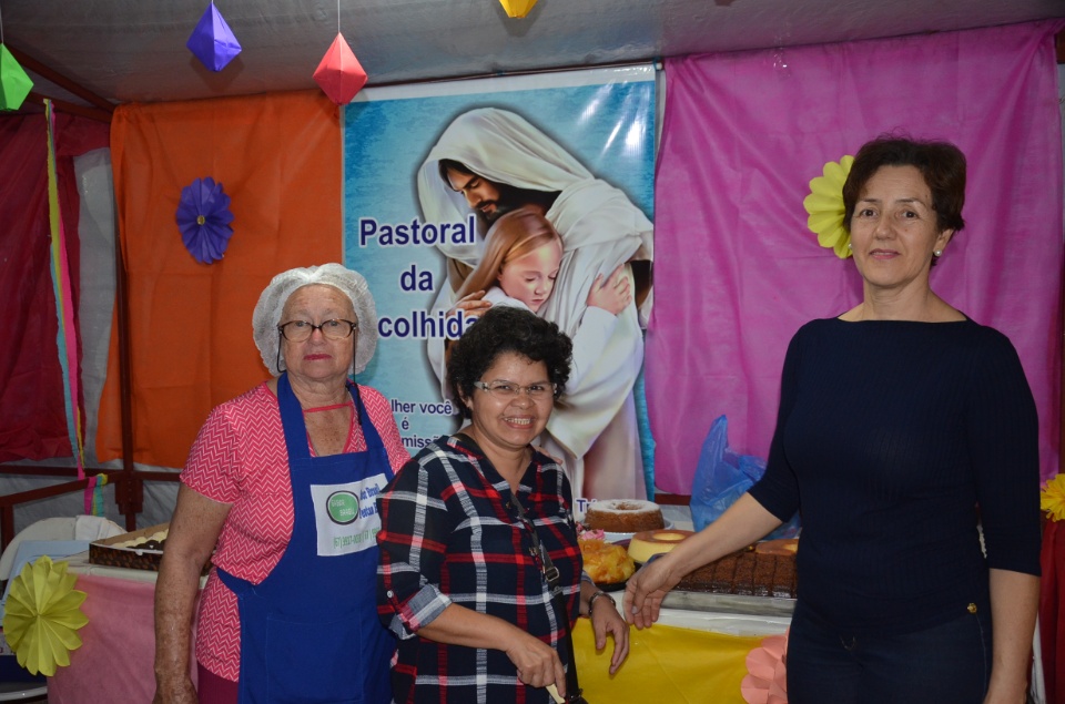 Festa e missa em honra a Nossa Senhora da Santíssima Trindade em Dourados