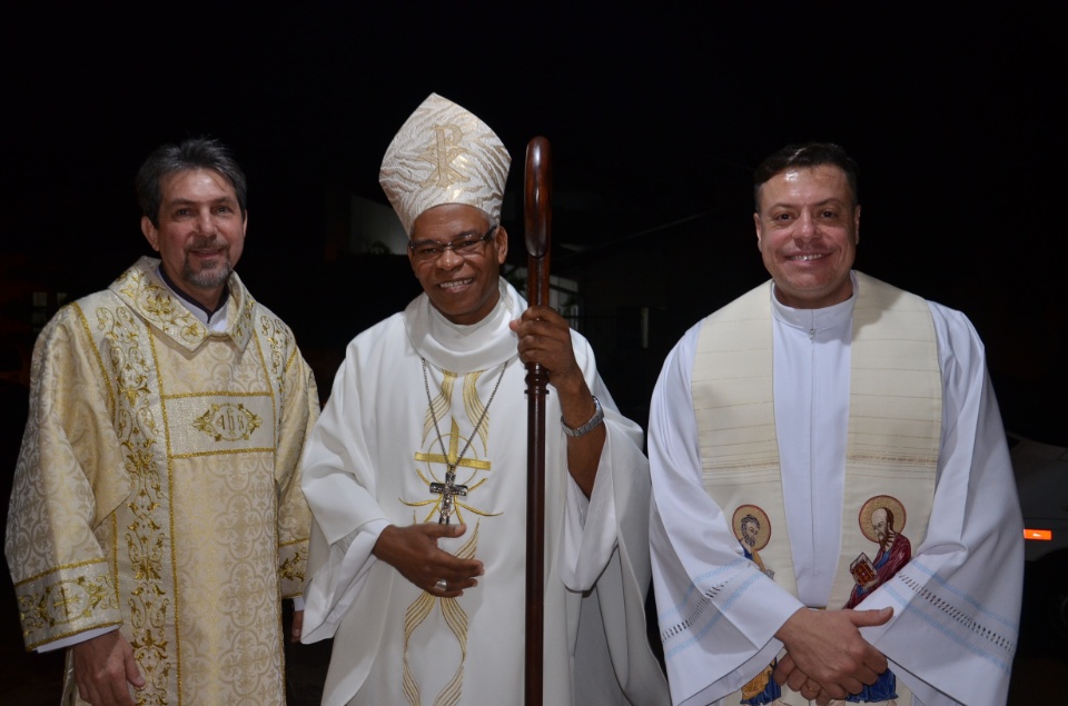 Festa e missa em honra a Nossa Senhora da Santíssima Trindade em Dourados