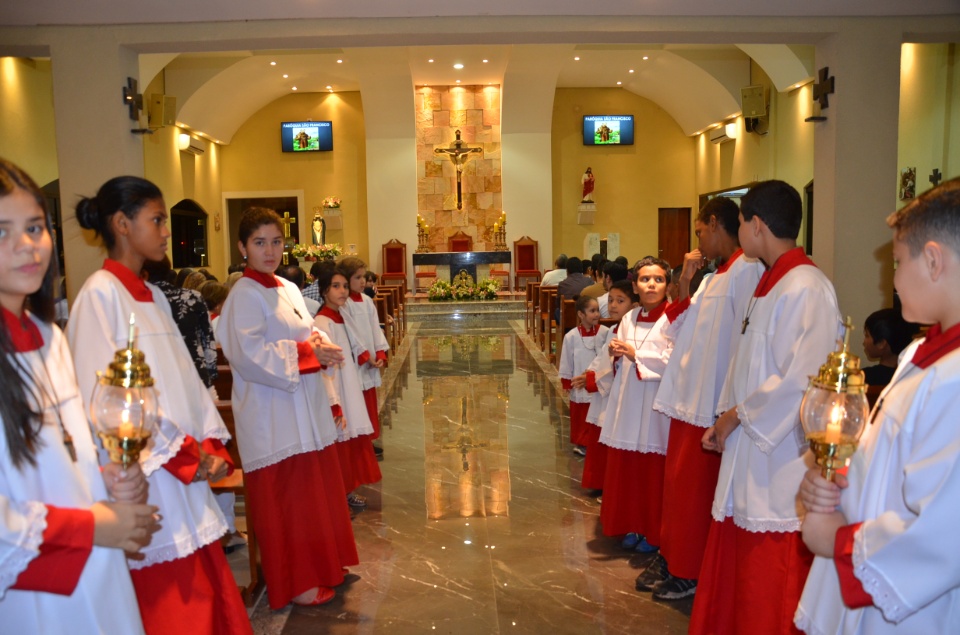 Festa e missa em honra a Nossa Senhora da Santíssima Trindade em Dourados