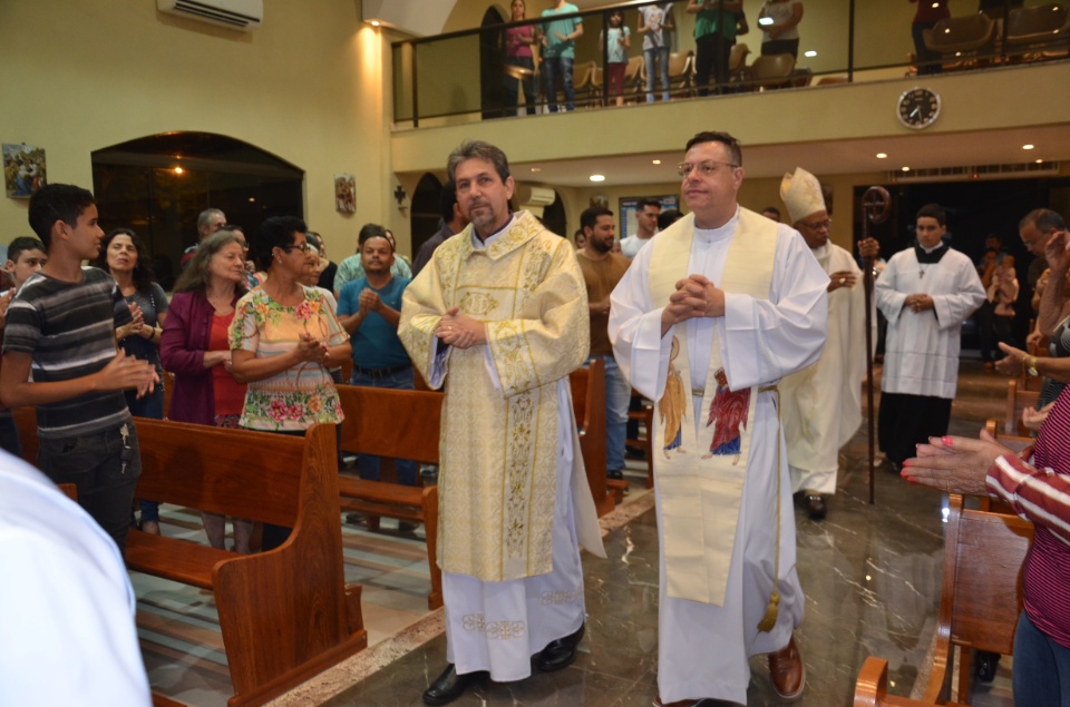 Festa e missa em honra a Nossa Senhora da Santíssima Trindade em Dourados