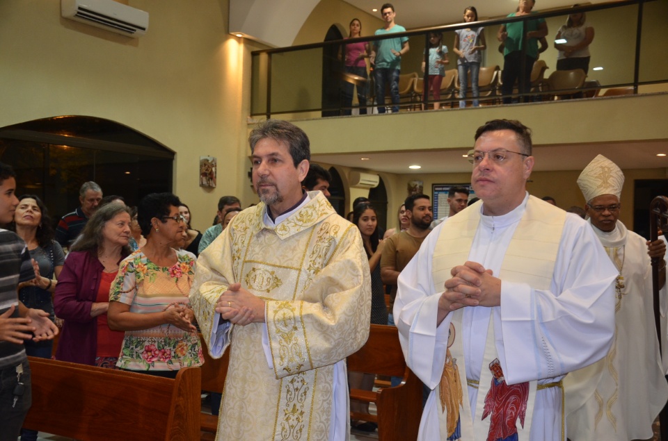 Festa e missa em honra a Nossa Senhora da Santíssima Trindade em Dourados