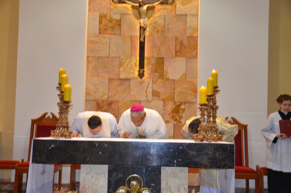 Festa e missa em honra a Nossa Senhora da Santíssima Trindade em Dourados