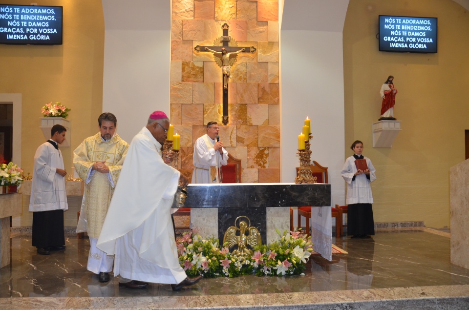 Festa e missa em honra a Nossa Senhora da Santíssima Trindade em Dourados