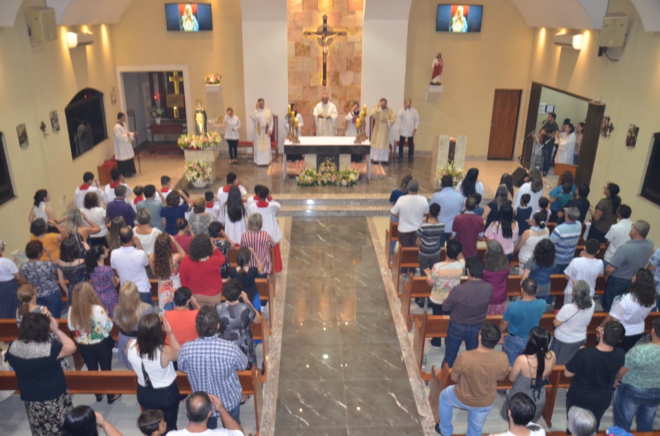 Festa e missa em honra a Nossa Senhora da Santíssima Trindade em Dourados