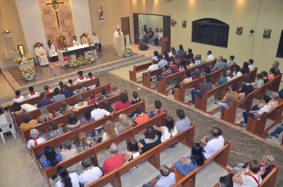 Festa e missa em honra a Nossa Senhora da Santíssima Trindade em Dourados