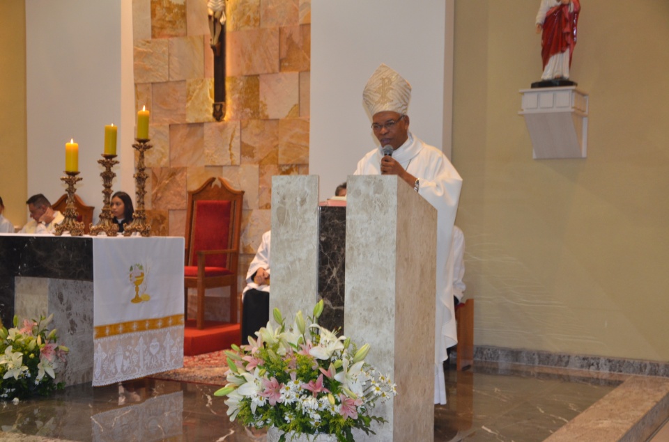 Festa e missa em honra a Nossa Senhora da Santíssima Trindade em Dourados