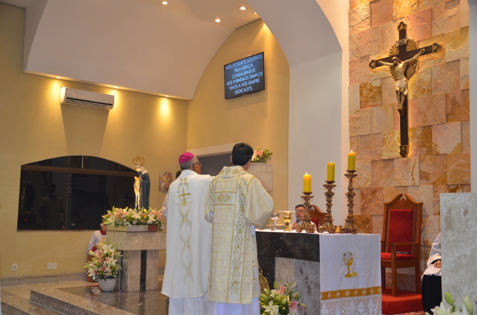 Festa e missa em honra a Nossa Senhora da Santíssima Trindade em Dourados