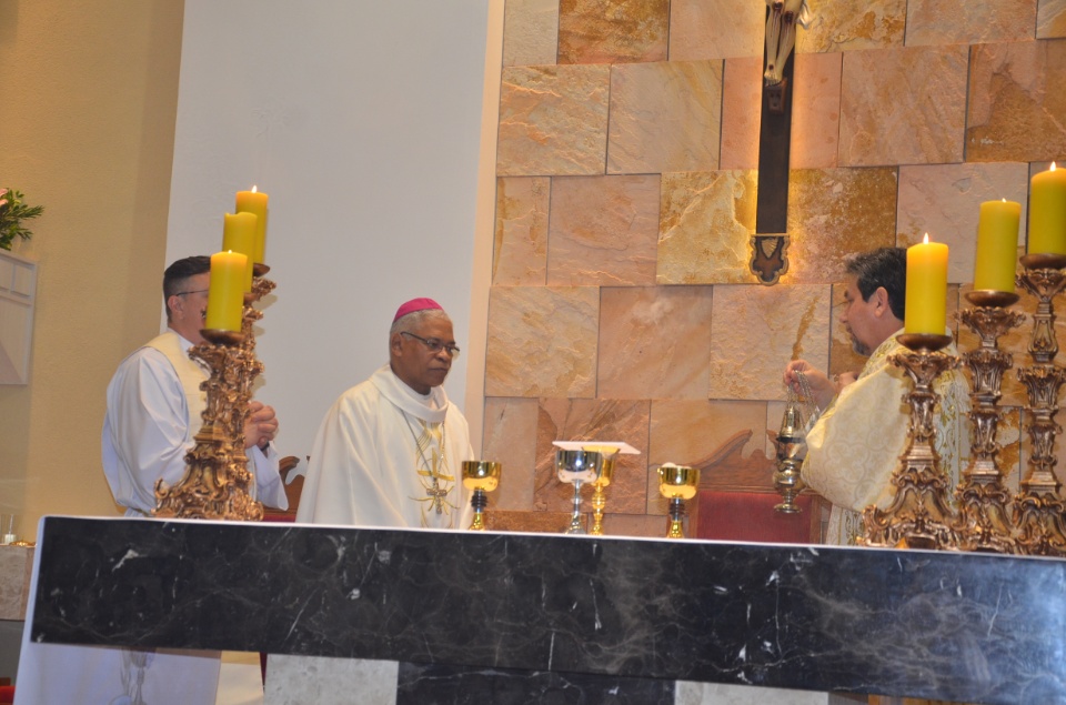 Festa e missa em honra a Nossa Senhora da Santíssima Trindade em Dourados