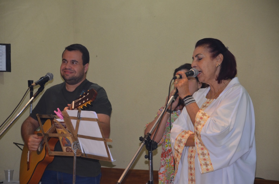 Festa e missa em honra a Nossa Senhora da Santíssima Trindade em Dourados