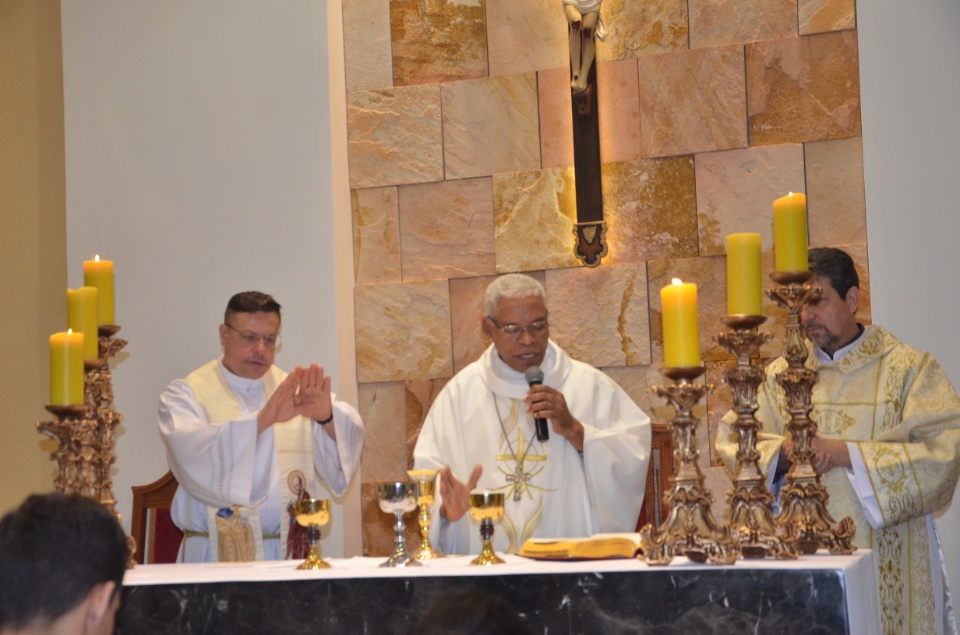 Festa e missa em honra a Nossa Senhora da Santíssima Trindade em Dourados