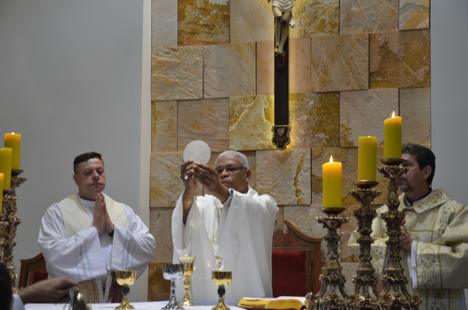 Festa e missa em honra a Nossa Senhora da Santíssima Trindade em Dourados