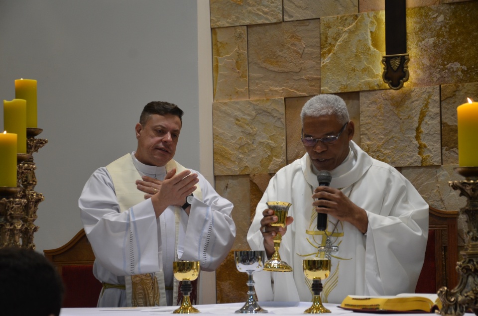 Festa e missa em honra a Nossa Senhora da Santíssima Trindade em Dourados