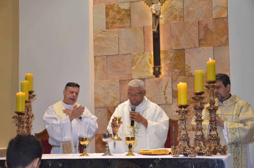 Festa e missa em honra a Nossa Senhora da Santíssima Trindade em Dourados