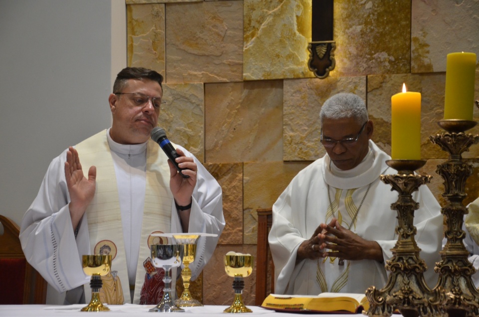 Festa e missa em honra a Nossa Senhora da Santíssima Trindade em Dourados