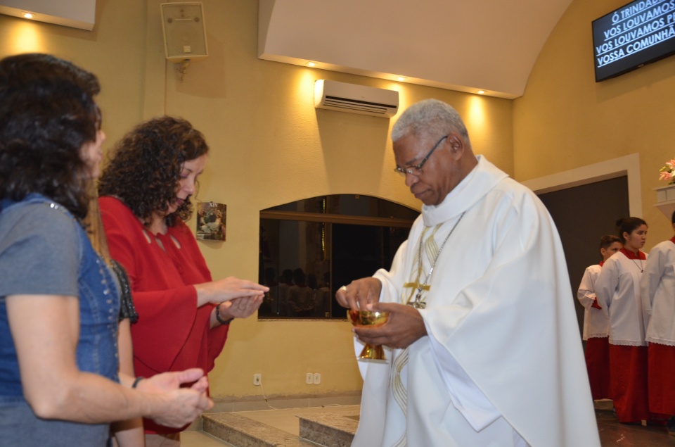 Festa e missa em honra a Nossa Senhora da Santíssima Trindade em Dourados