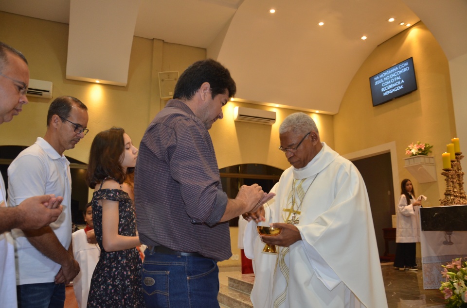 Festa e missa em honra a Nossa Senhora da Santíssima Trindade em Dourados